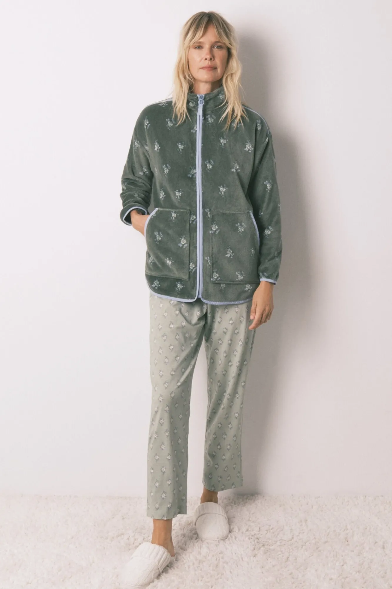 Mujer Women'secret Batas>Bata corta polar flores