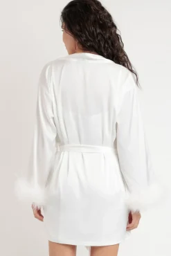 Mujer Admas Batas>Bata corta satinada plumas marabú novia