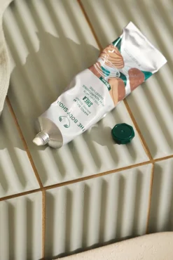 The Body Shop Cosmética Corporal><noscript><img width=