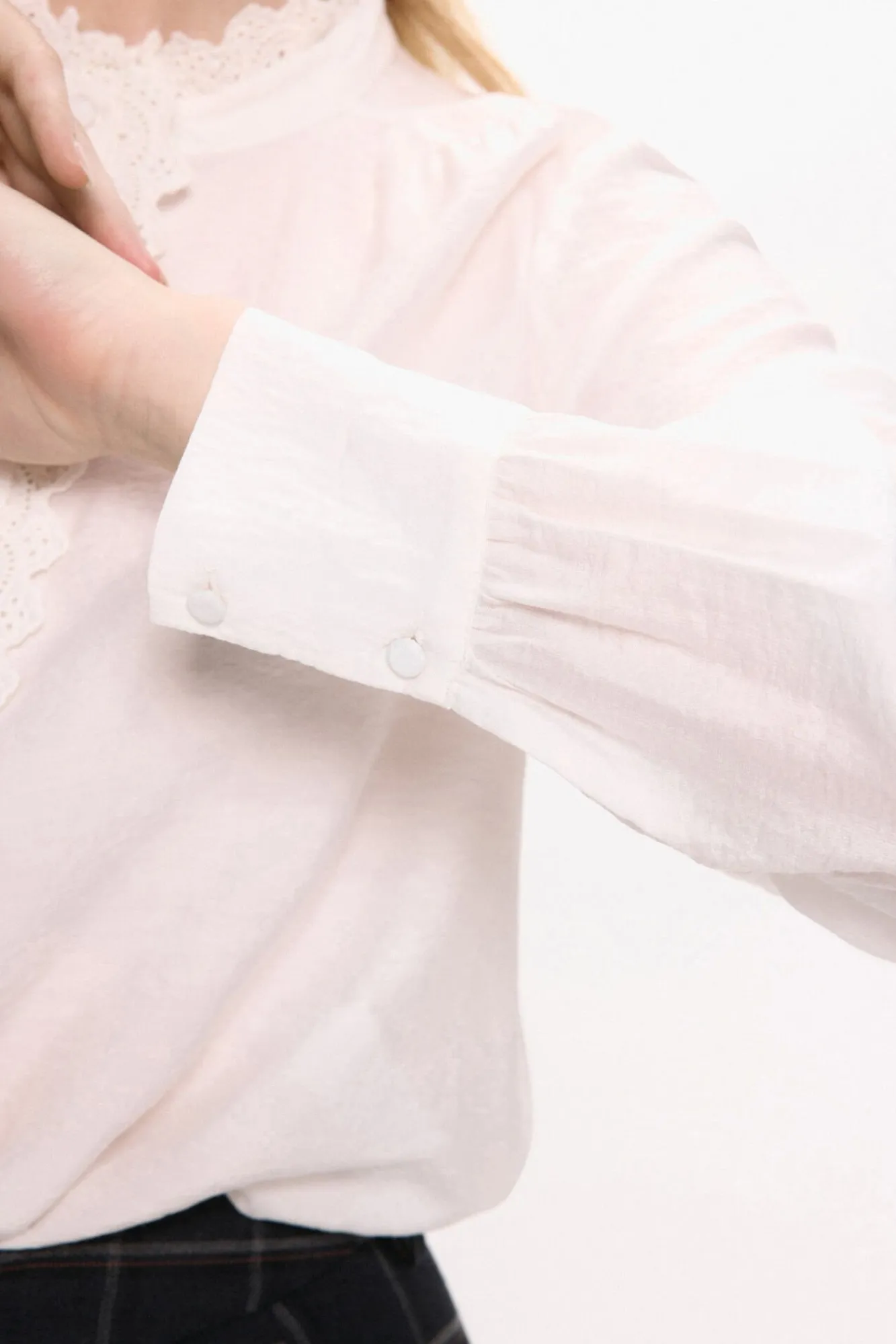 Mujer Vila Blusas>Blusa de manga larga con bordado inglés