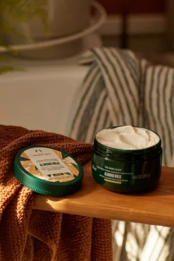 The Body Shop Cosmética Corporal><noscript><img width=