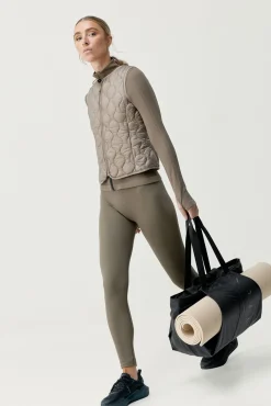 Mujer Born Living Yoga Deporte><noscript><img width=