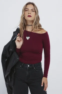 Mujer Springfield Camisetas>Camiseta ajustada escote asimétrico