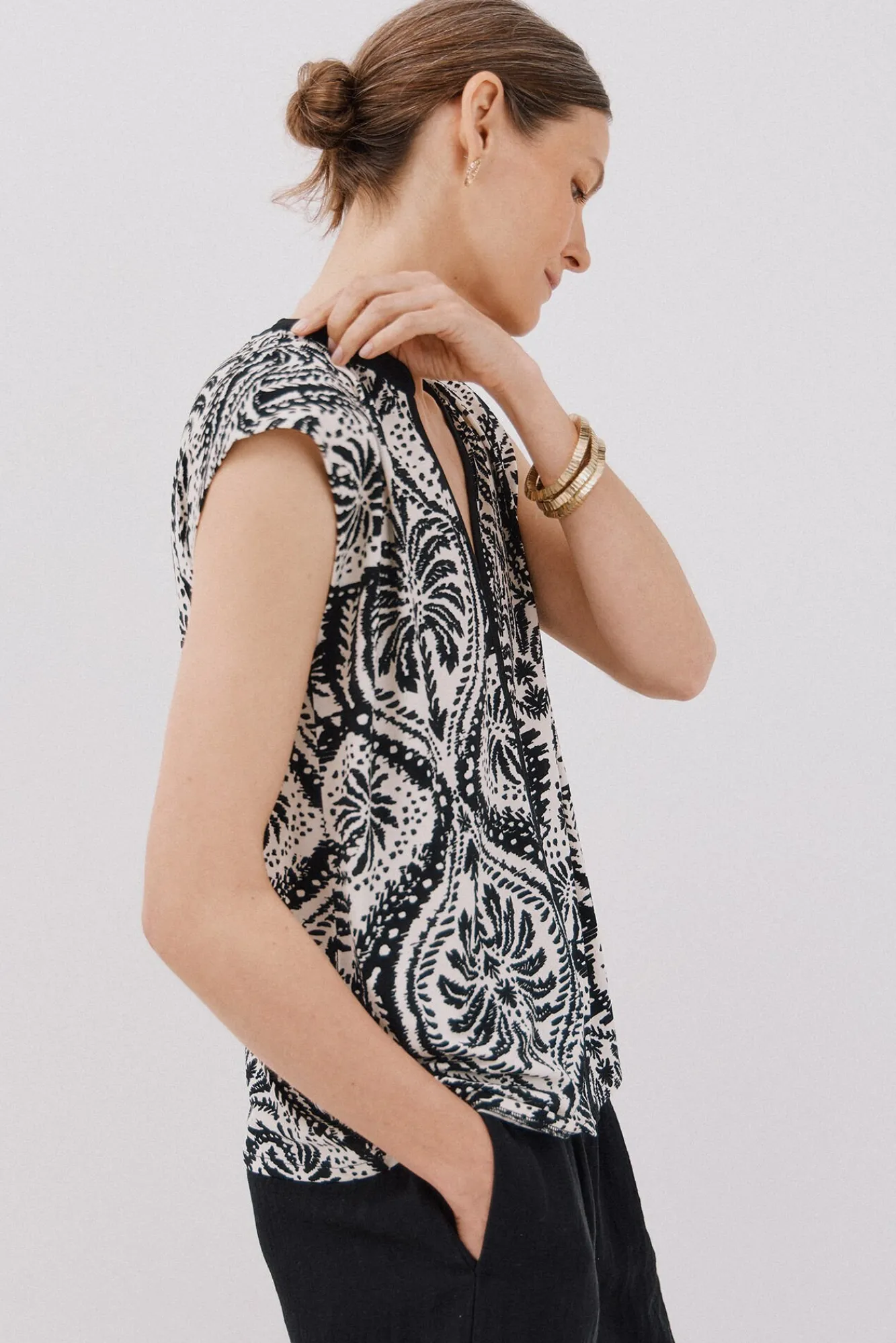 Mujer Cortefiel Camisetas>Camiseta básica sin magnas cuello mao