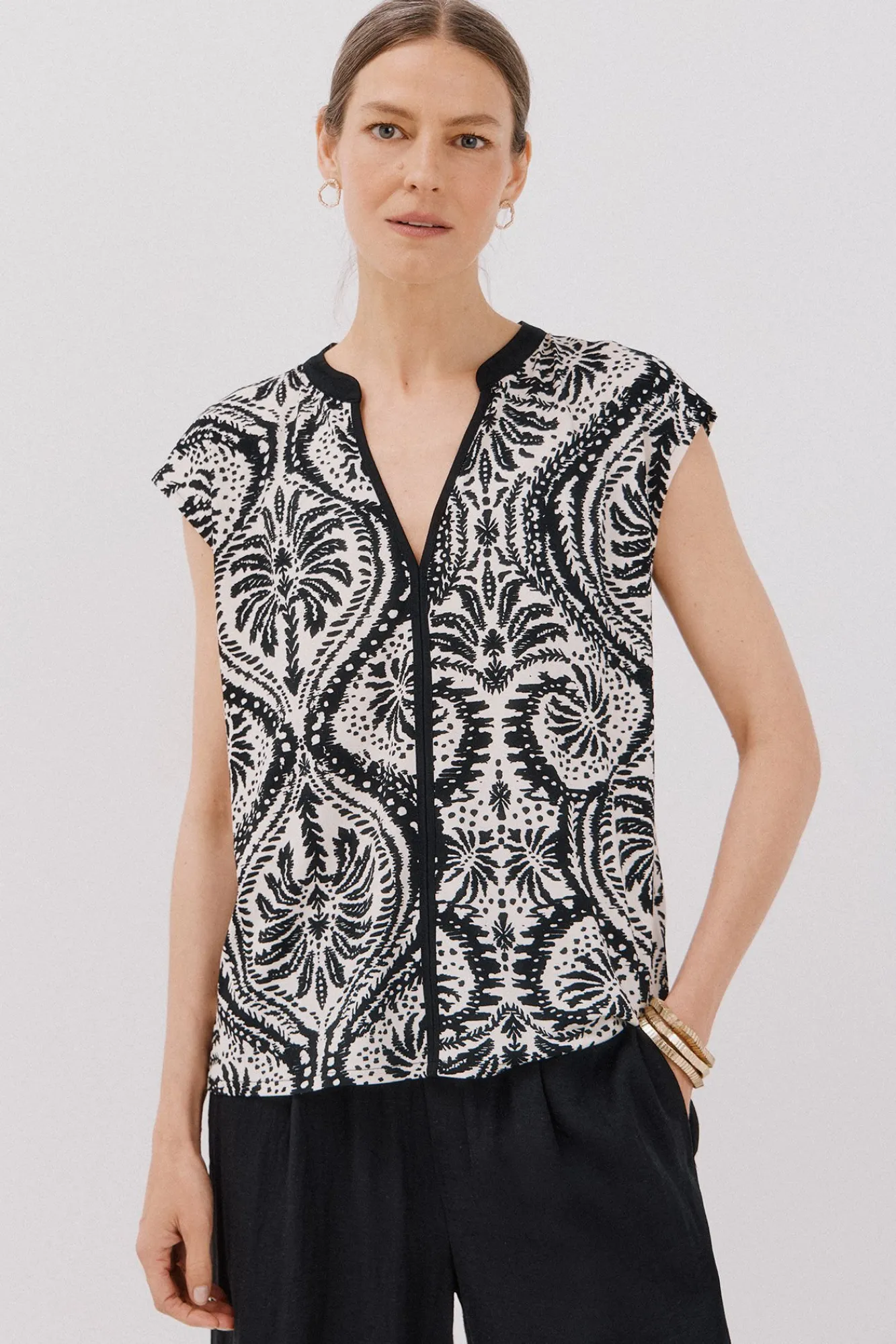 Mujer Cortefiel Camisetas>Camiseta básica sin magnas cuello mao