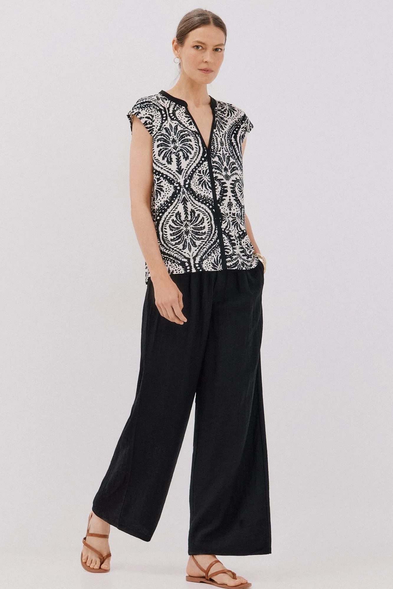 Mujer Cortefiel Camisetas>Camiseta básica sin magnas cuello mao