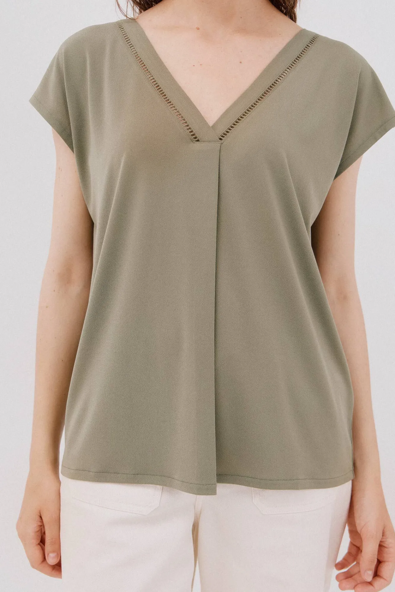 Mujer Cortefiel Camisetas>Camiseta pico con detalle puntilla