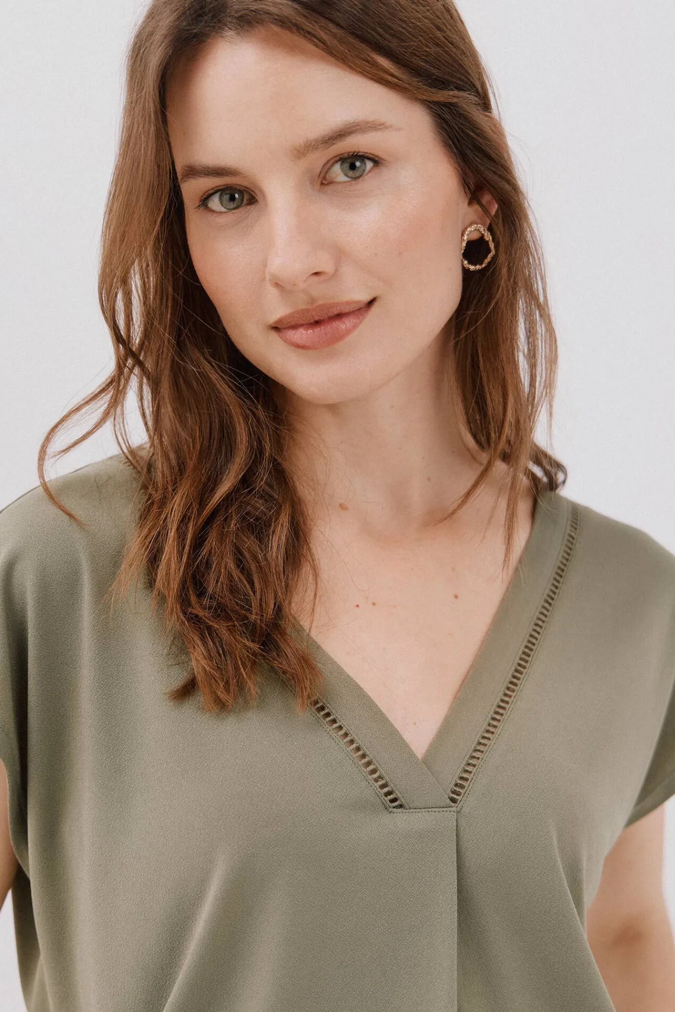 Mujer Cortefiel Camisetas>Camiseta pico con detalle puntilla