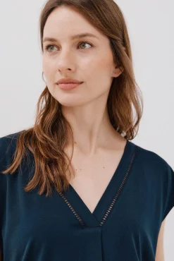 Mujer Cortefiel Camisetas>Camiseta pico con detalle puntilla