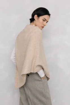 Mujer Pedro del Hierro Pañuelos Y Fulares>Capa asimetrica de punto