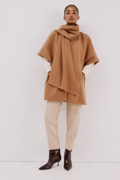 Mujer Cortefiel Abrigos>Capa camel con bufanda