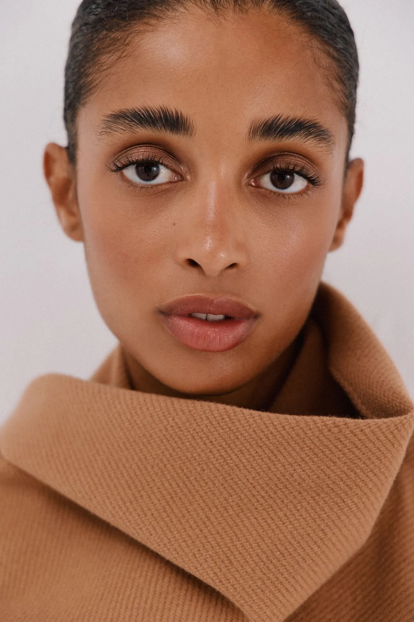 Mujer Cortefiel Abrigos>Capa camel con bufanda