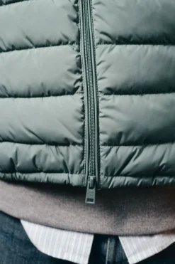 Hombre OOTO Chalecos|Plumíferos Ligeros><noscript><img width=