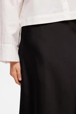 Mujer Selected Faldas>Falda midi fluida confeccionada con materiales reciclados.