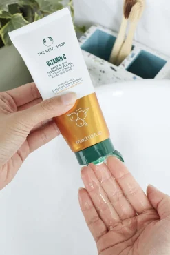 The Body Shop Cosmética Facial>Limpiador Exfoliante de Vitamina C 100ml