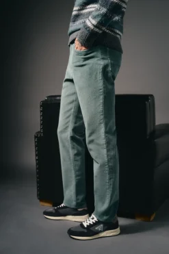 Hombre OOTO Pantalones><noscript><img width=