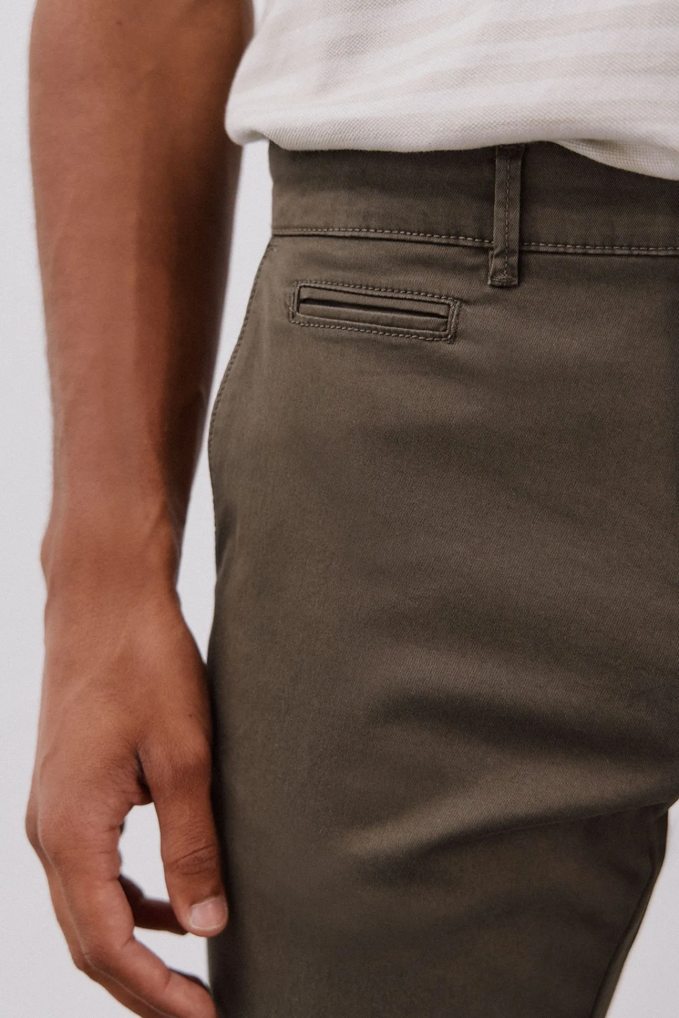 Hombre Cortefiel Pantalones|Chinos>Pantalón chino ligero slim fit