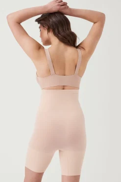 Mujer Spanx Ropa Interior>Pantalón corto a media pierna de talle alto .