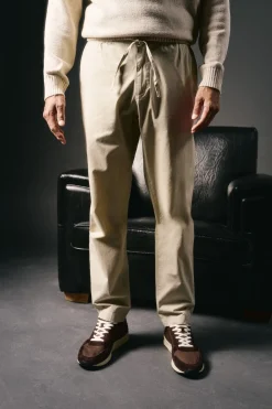 Hombre OOTO Pantalones><noscript><img width=