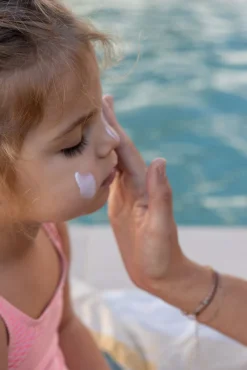 Freshly Cosmetics Parafarmacia><noscript><img width=