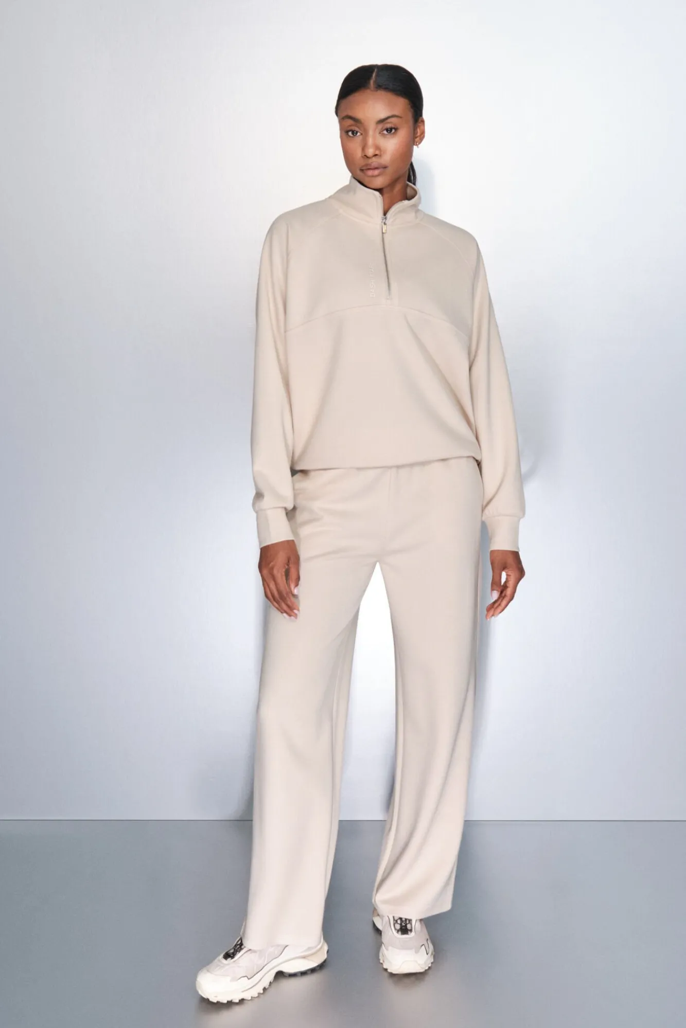 Mujer Dash and Stars Deporte|Sudaderas>Sudadera cuello cremallera beige