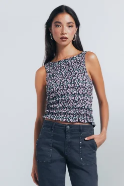 Mujer Springfield Camisetas>Top ajustado florecitas