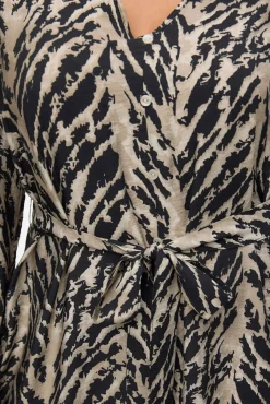 Mujer Vero Moda Curve Vestidos>Vestido de manga larga cuello pico Curve