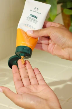 The Body Shop Cosmética Facial>Vitamin C Glow Revealing Microdermabrasion 100ml